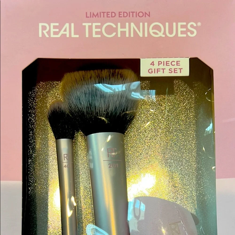 Real techniques 4 piece set‎